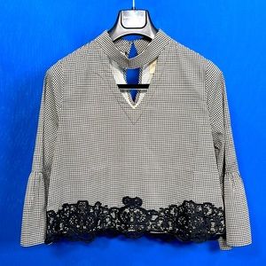 Moon River Brand Sz Large 3/4 flare sleeve detail herringbone pattern lace trim